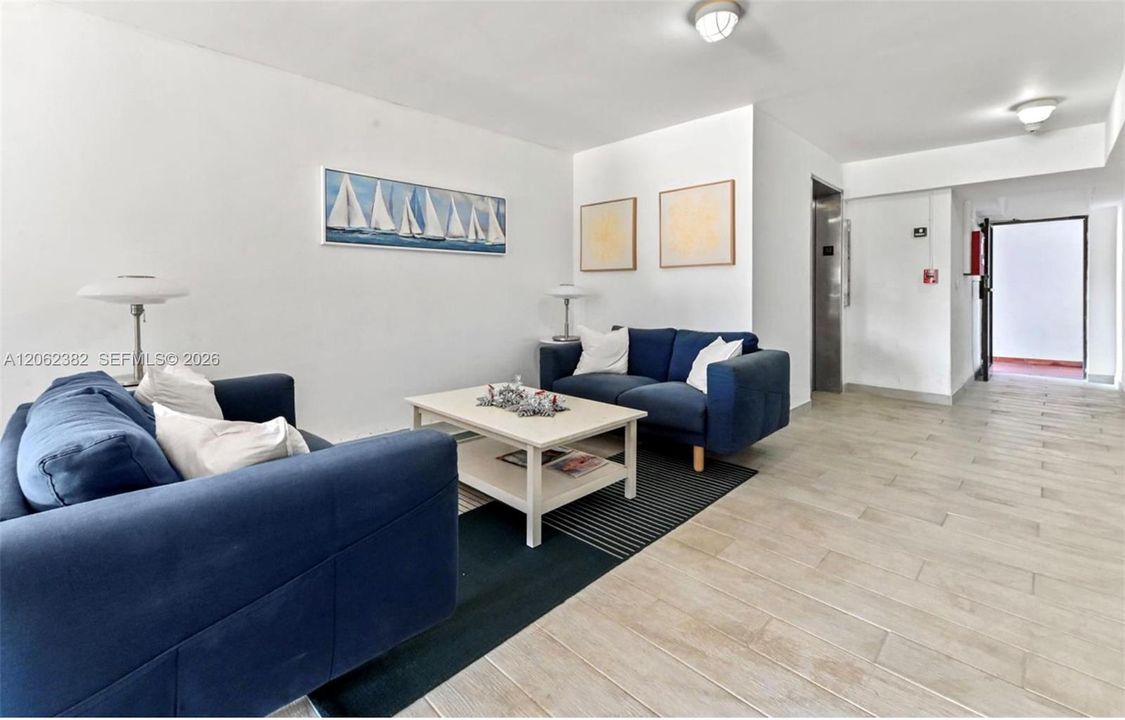 For Sale: $480,000 (1 beds, 1 baths, 854 Square Feet)