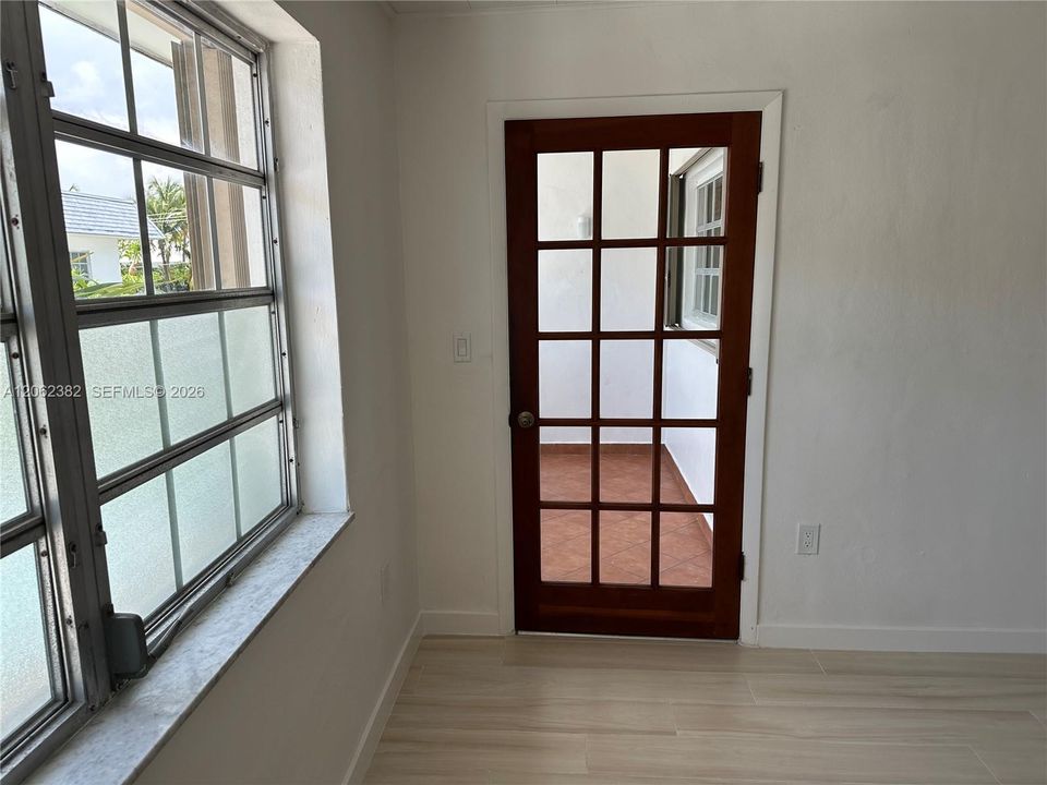 For Sale: $480,000 (1 beds, 1 baths, 854 Square Feet)