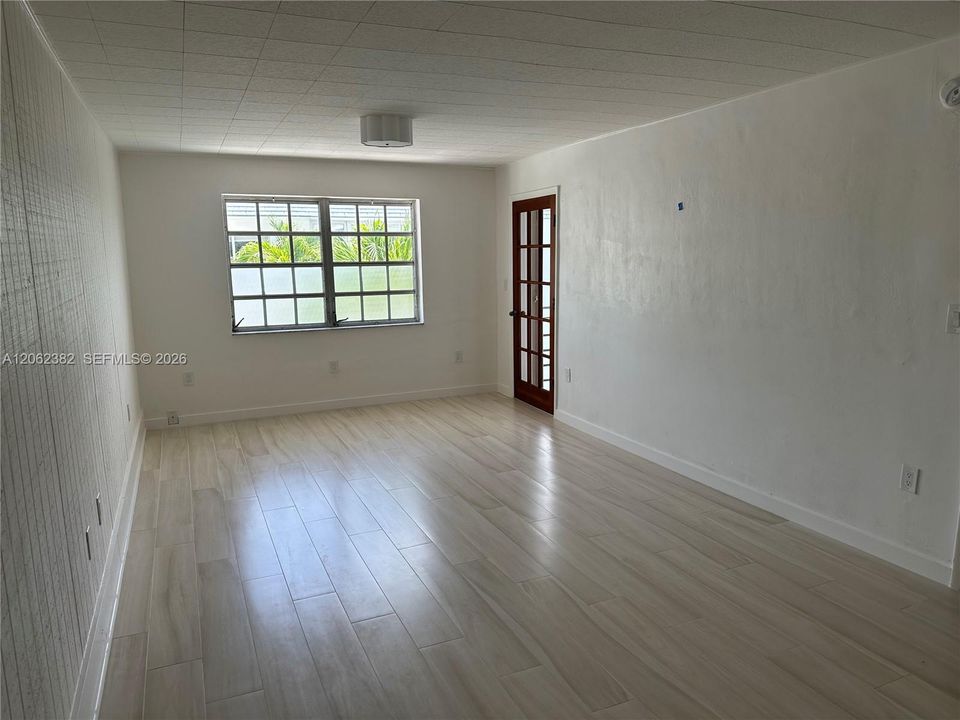 For Sale: $480,000 (1 beds, 1 baths, 854 Square Feet)