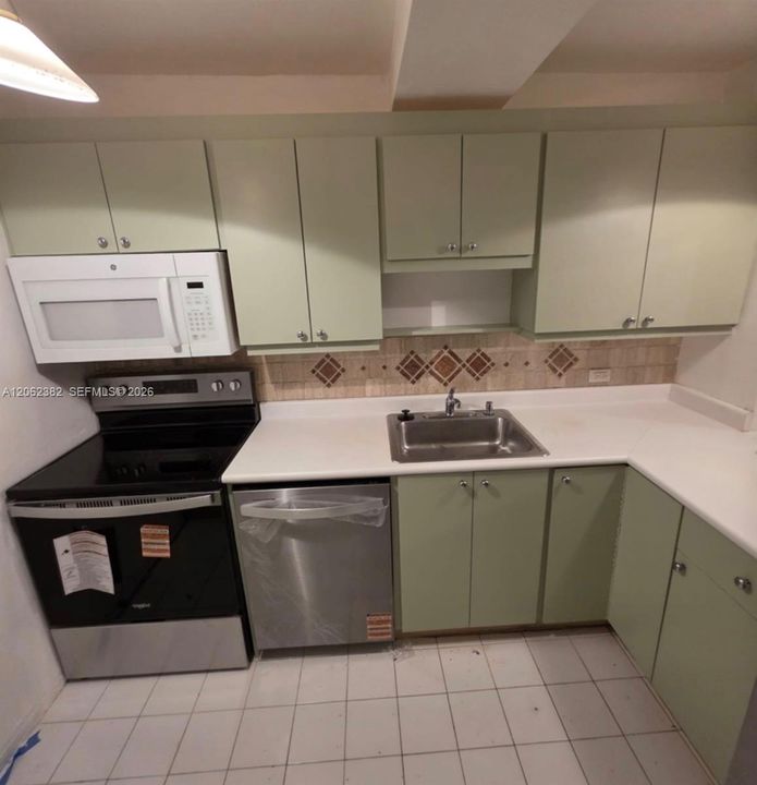 For Sale: $480,000 (1 beds, 1 baths, 854 Square Feet)