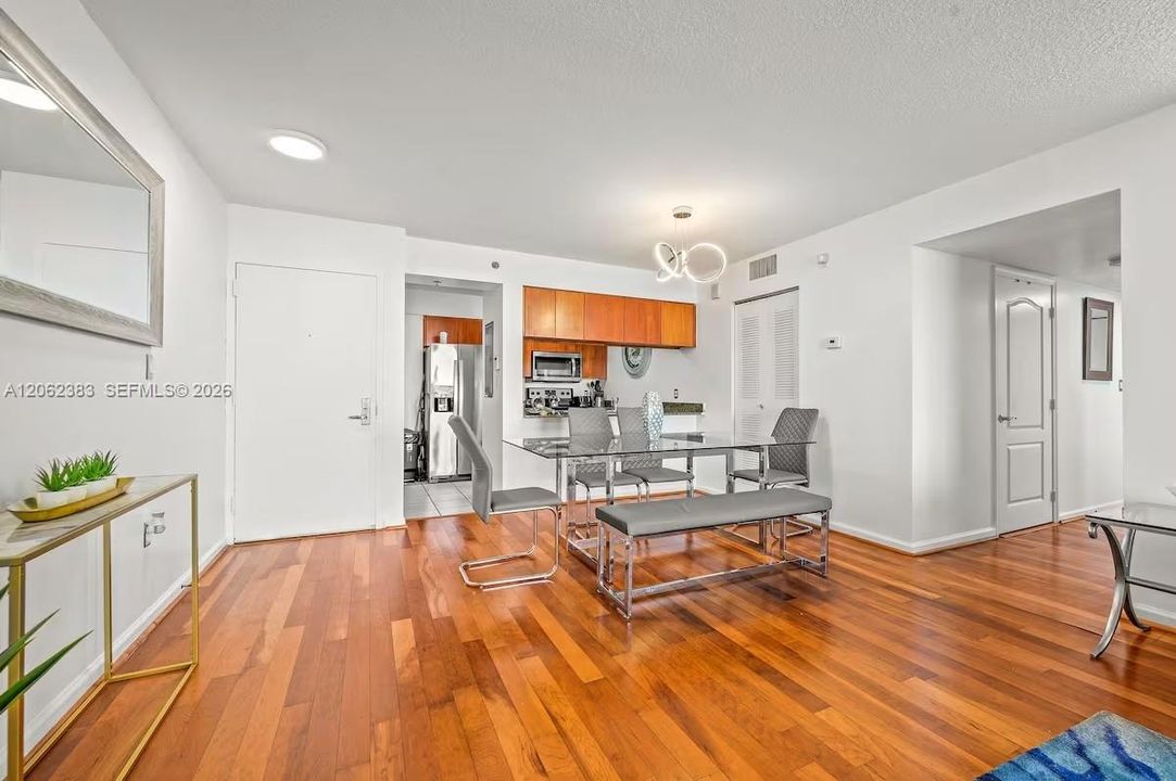 На продажу: $899,995 (3 спален, 2 ванн, 1232 Квадратных фут)
