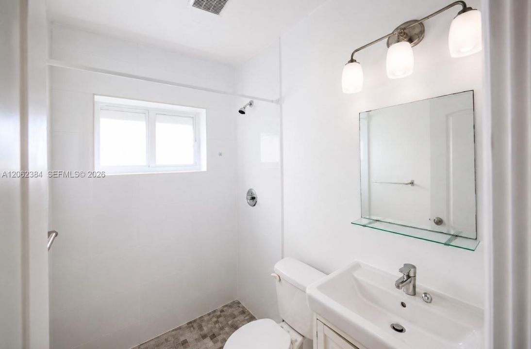 В аренду: $1,350 (0 спален, 1 ванн, 0 Квадратных фут)