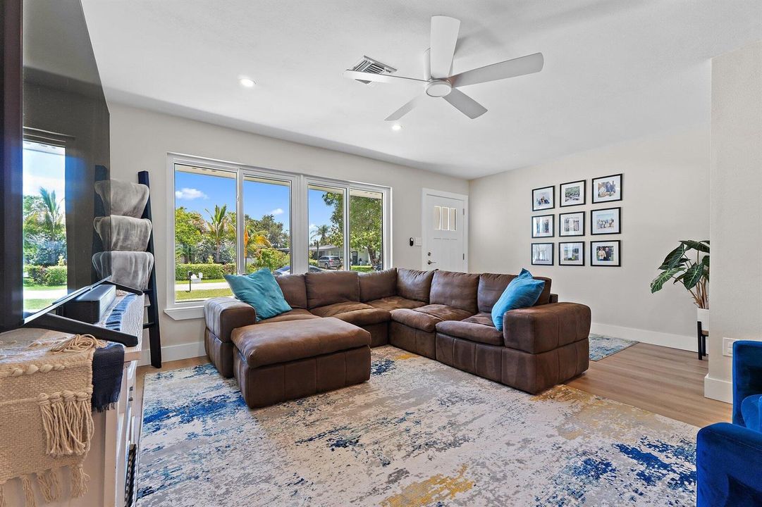 037-417PhiladelphiaDr-Jupiter-FL-33458-S