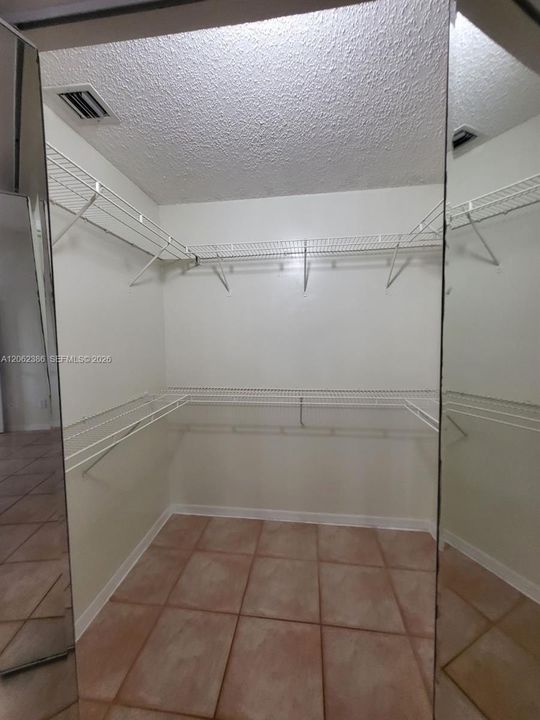 En Venta: $525,000 (3 camas, 2 baños, 1350 Pies cuadrados)