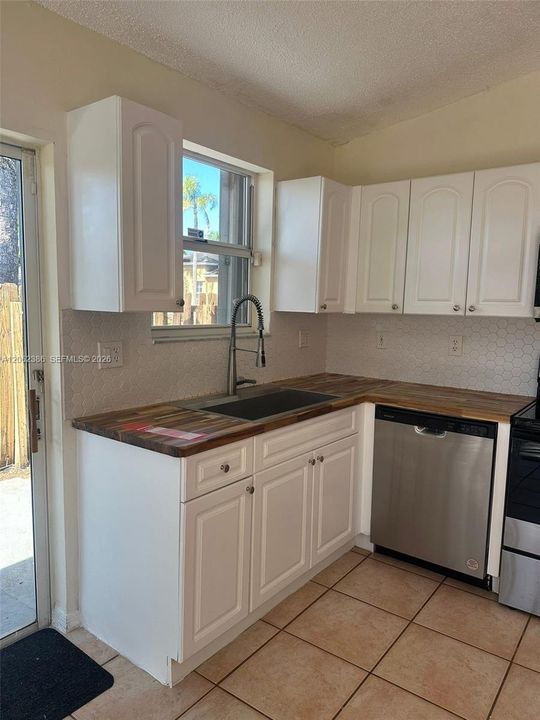 En Venta: $525,000 (3 camas, 2 baños, 1350 Pies cuadrados)