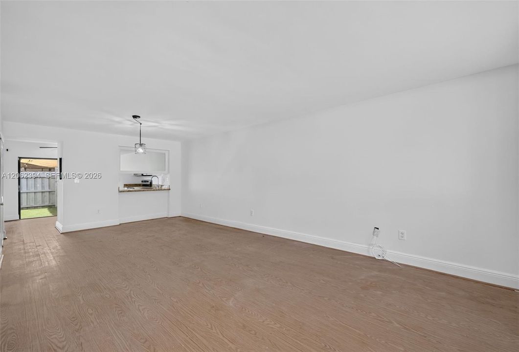 В аренду: $2,700 (2 спален, 1 ванн, 1152 Квадратных фут)