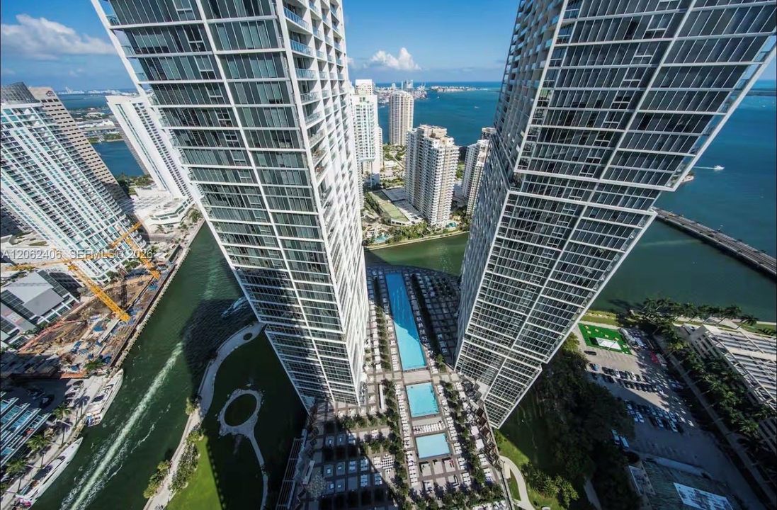 For Sale: $750,000 (1 beds, 1 baths, 876 Square Feet)