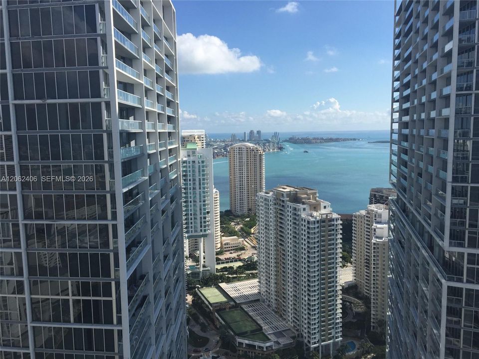 For Sale: $750,000 (1 beds, 1 baths, 876 Square Feet)