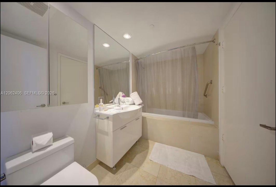 For Sale: $750,000 (1 beds, 1 baths, 876 Square Feet)