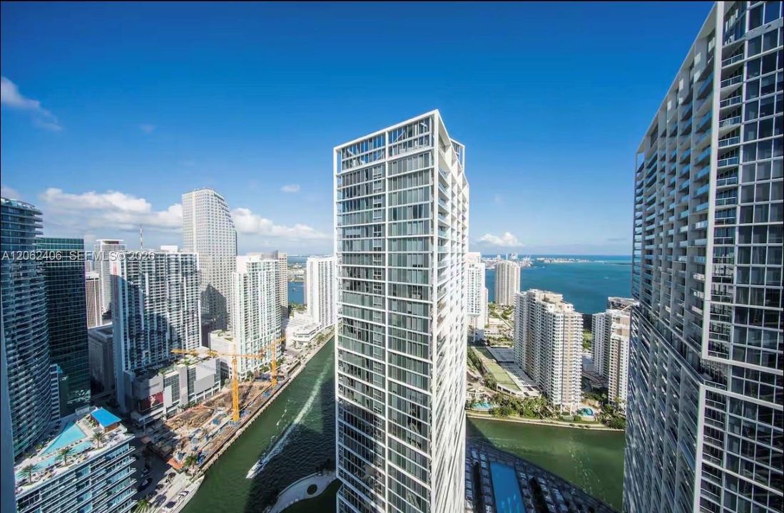 For Sale: $750,000 (1 beds, 1 baths, 876 Square Feet)