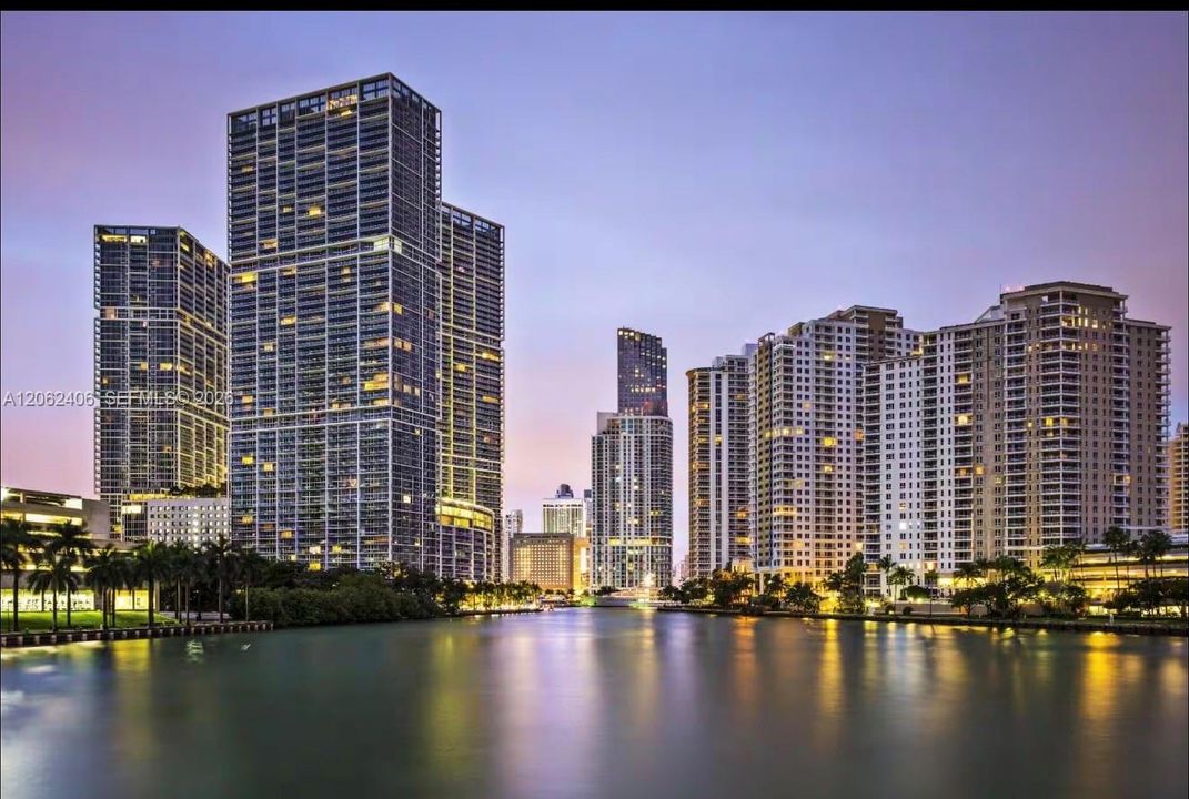 For Sale: $750,000 (1 beds, 1 baths, 876 Square Feet)