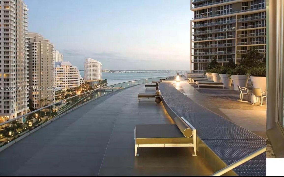 For Sale: $750,000 (1 beds, 1 baths, 876 Square Feet)
