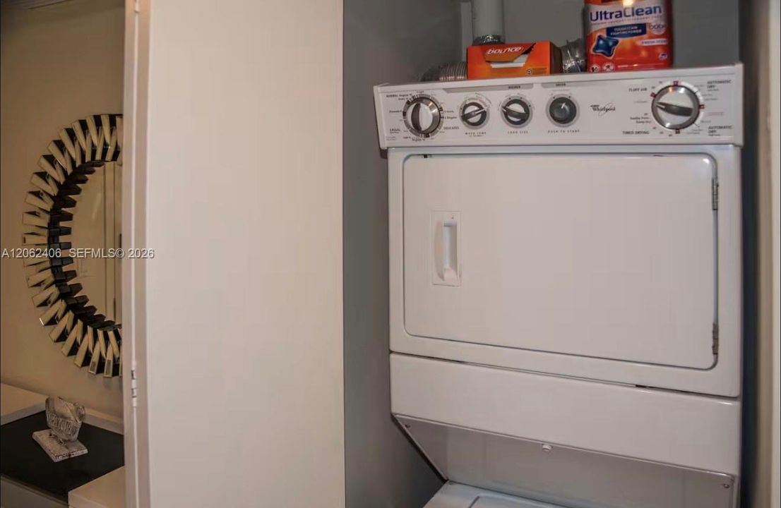 For Sale: $750,000 (1 beds, 1 baths, 876 Square Feet)