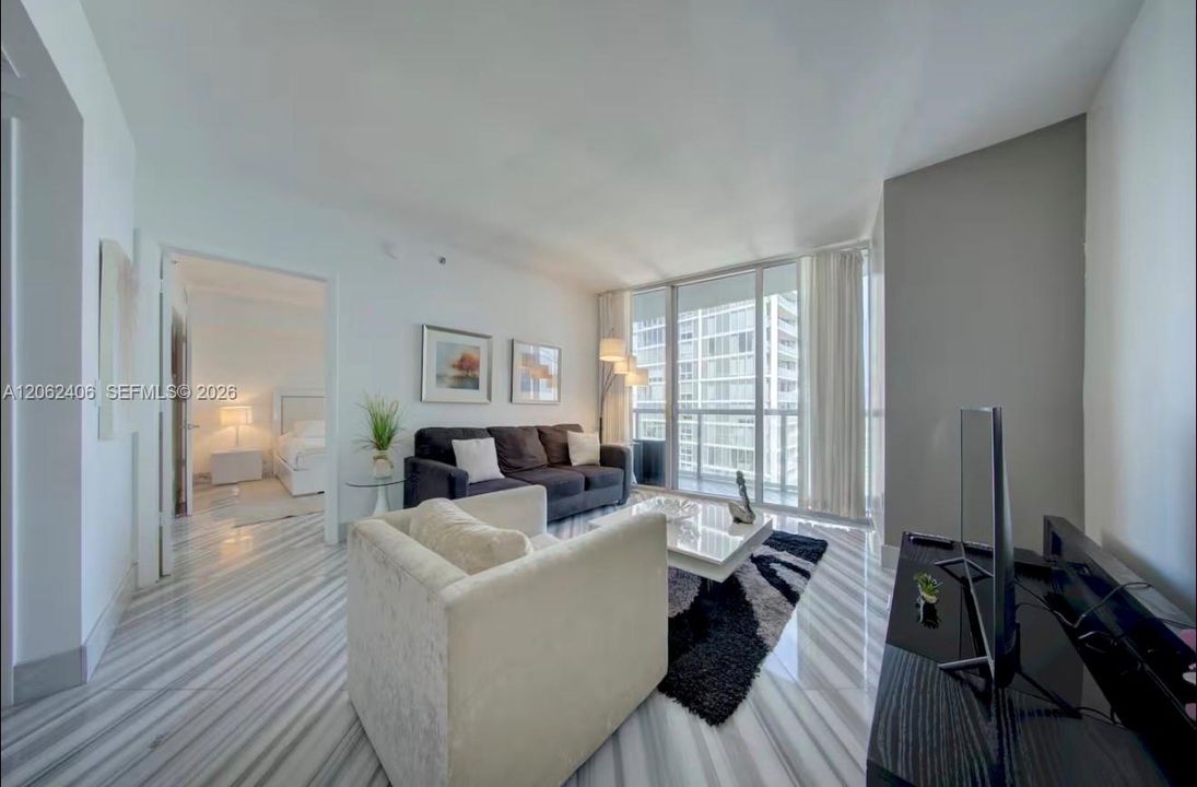 For Sale: $750,000 (1 beds, 1 baths, 876 Square Feet)