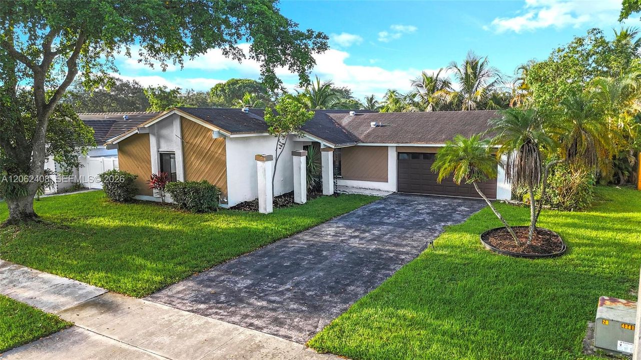 For Sale: $760,000 (3 beds, 2 baths, 1856 Square Feet)