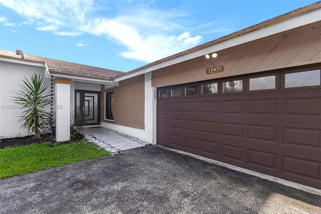 For Sale: $760,000 (3 beds, 2 baths, 1856 Square Feet)