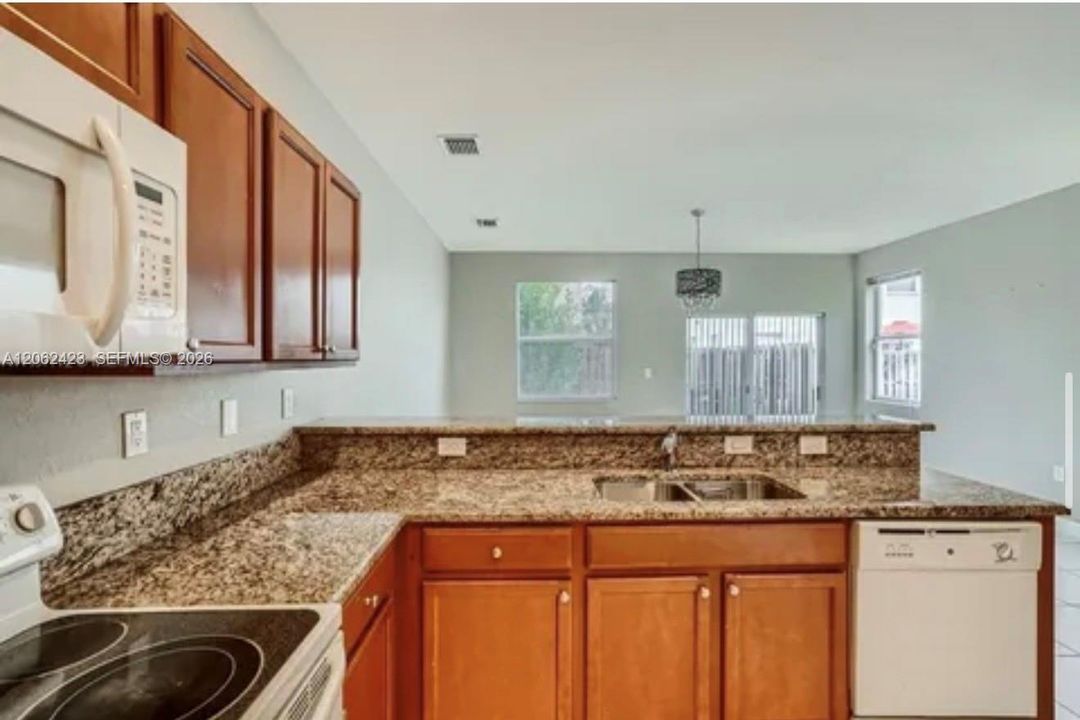 На продажу: $375,000 (2 спален, 2 ванн, 1458 Квадратных фут)
