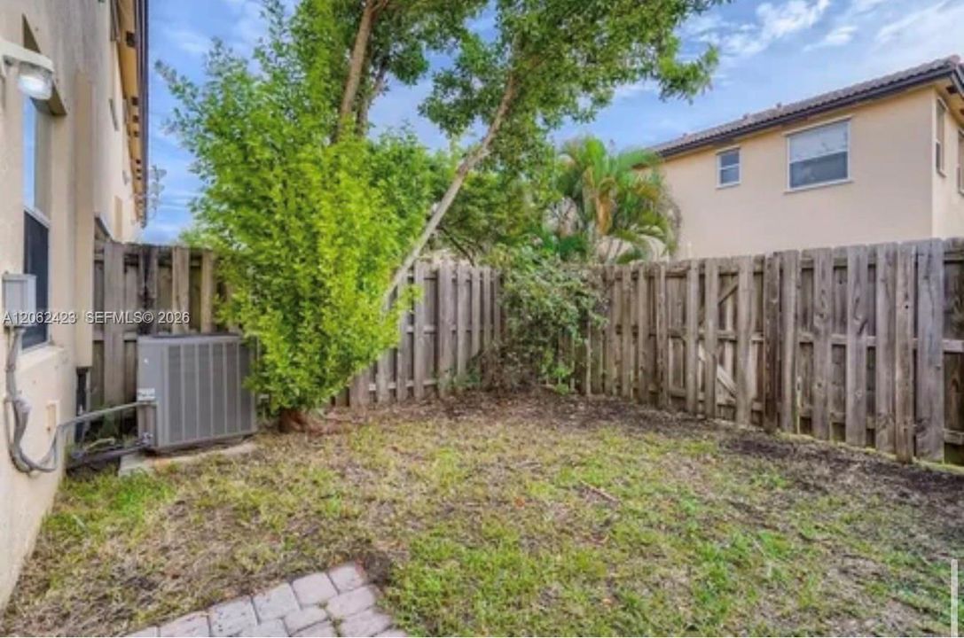 На продажу: $375,000 (2 спален, 2 ванн, 1458 Квадратных фут)