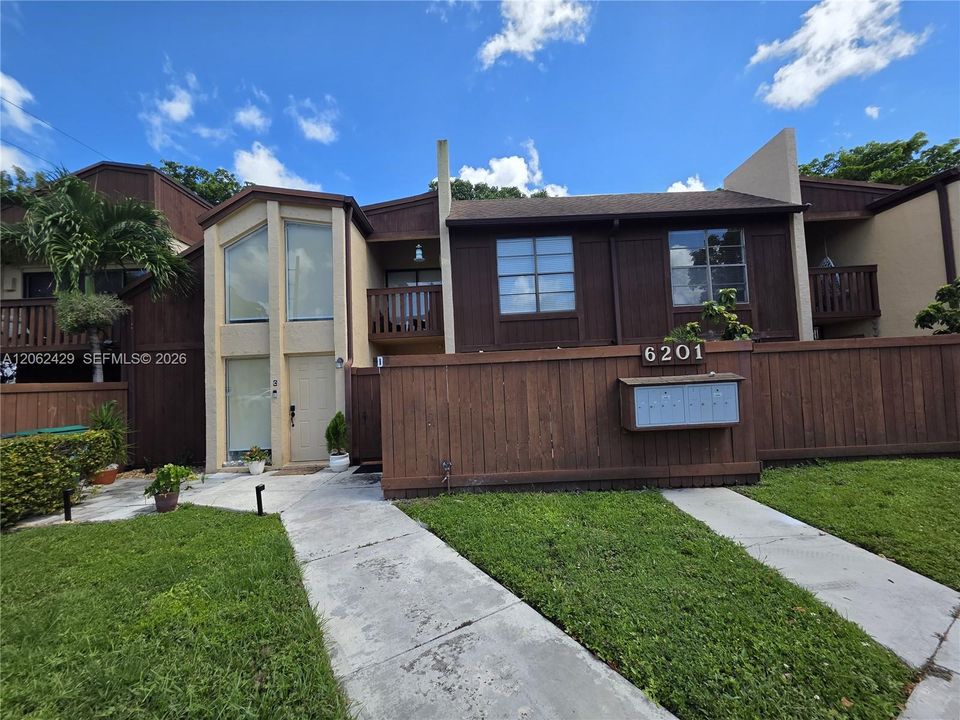 For Sale: $375,000 (2 beds, 2 baths, 1340 Square Feet)