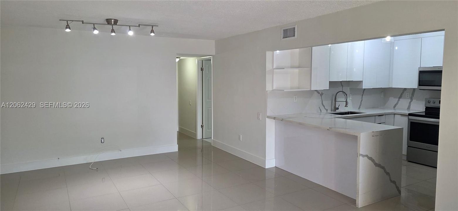 For Sale: $375,000 (2 beds, 2 baths, 1340 Square Feet)