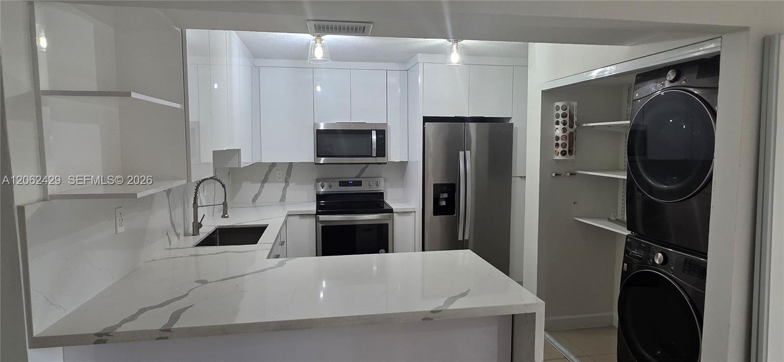 For Sale: $375,000 (2 beds, 2 baths, 1340 Square Feet)