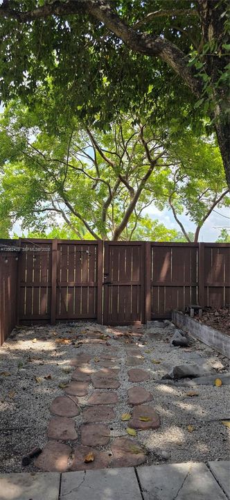 For Sale: $375,000 (2 beds, 2 baths, 1340 Square Feet)