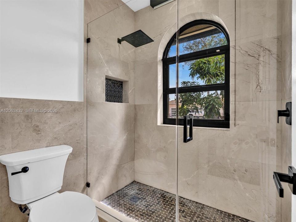 En Venta: $3,575,000 (6 camas, 5 baños, 5144 Pies cuadrados)