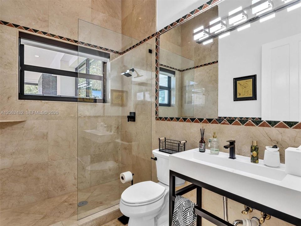 En Venta: $3,575,000 (6 camas, 5 baños, 5144 Pies cuadrados)