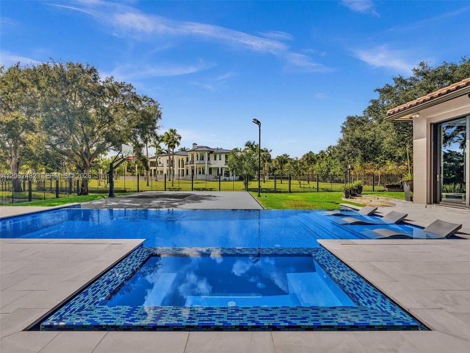 En Venta: $3,575,000 (6 camas, 5 baños, 5144 Pies cuadrados)
