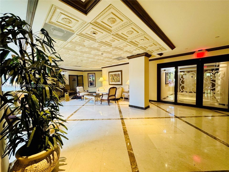 En Venta: $310,555 (2 camas, 2 baños, 1043 Pies cuadrados)