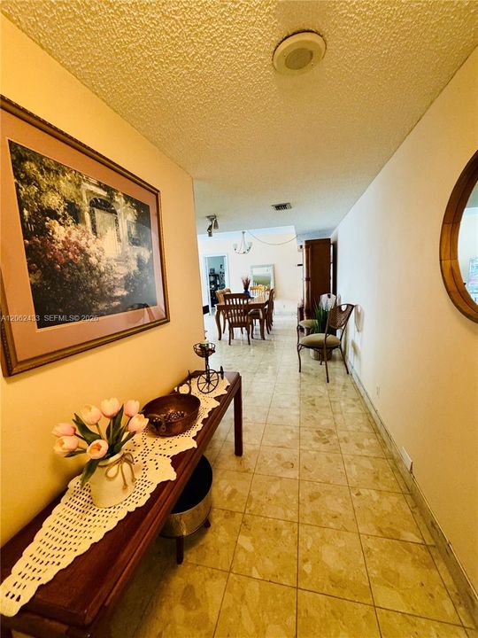 En Venta: $310,555 (2 camas, 2 baños, 1043 Pies cuadrados)