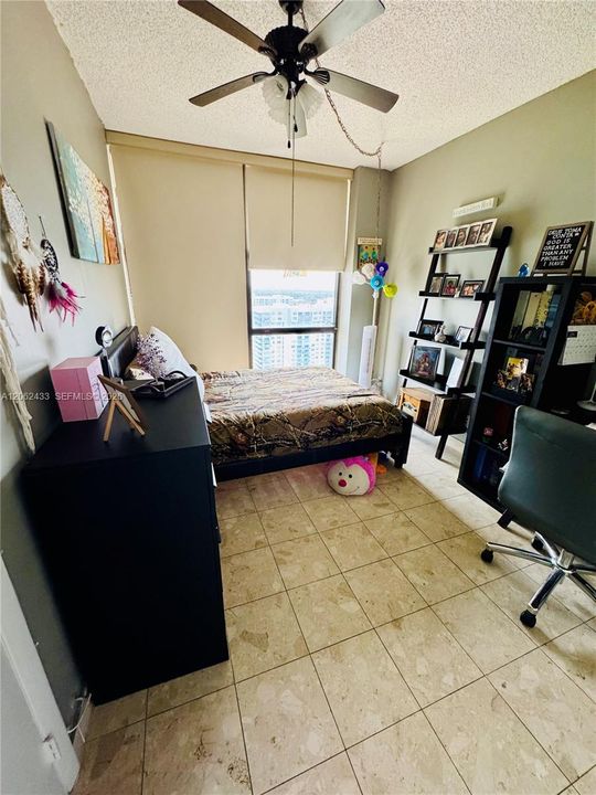En Venta: $310,555 (2 camas, 2 baños, 1043 Pies cuadrados)