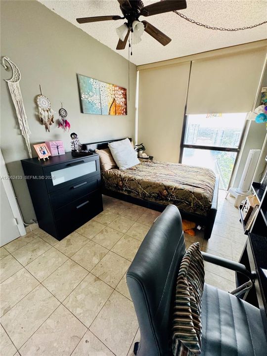 En Venta: $310,555 (2 camas, 2 baños, 1043 Pies cuadrados)