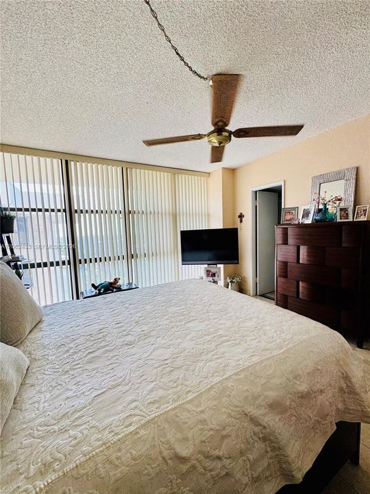 En Venta: $310,555 (2 camas, 2 baños, 1043 Pies cuadrados)