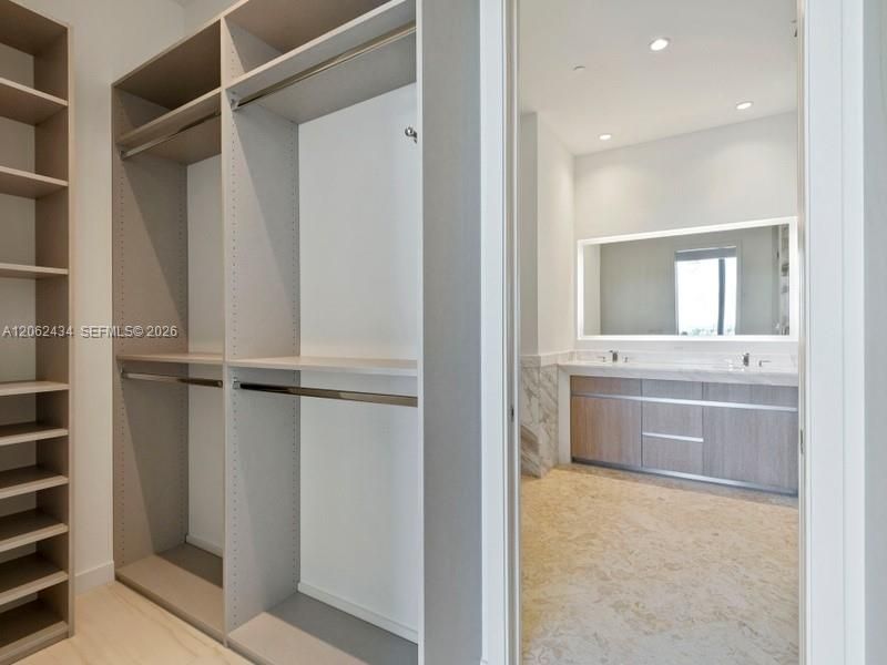 En Renta: $24,900 (2 camas, 2 baños, 1967 Pies cuadrados)
