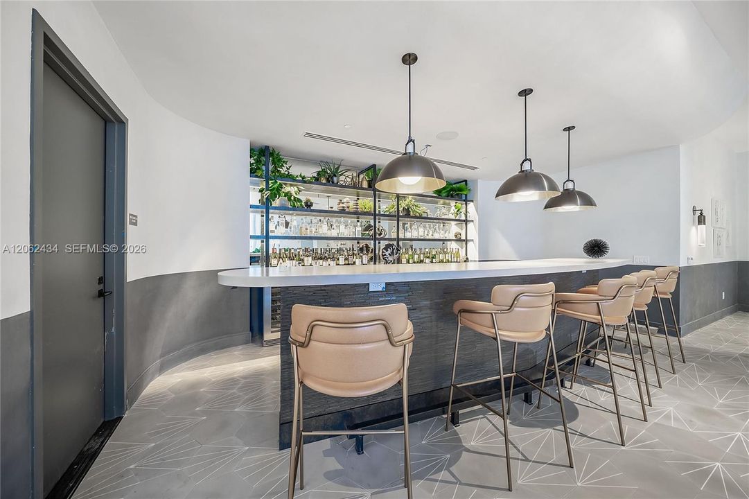 En Renta: $24,900 (2 camas, 2 baños, 1967 Pies cuadrados)