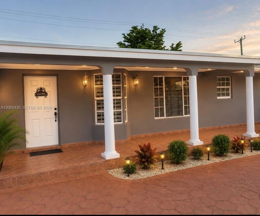 En Renta: $3,450 (3 camas, 1 baños, 2204 Pies cuadrados)