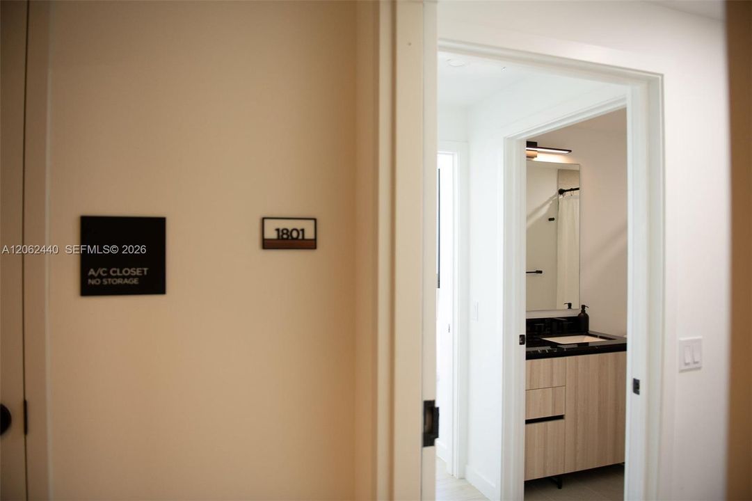 For Sale: $949,000 (2 beds, 2 baths, 696 Square Feet)
