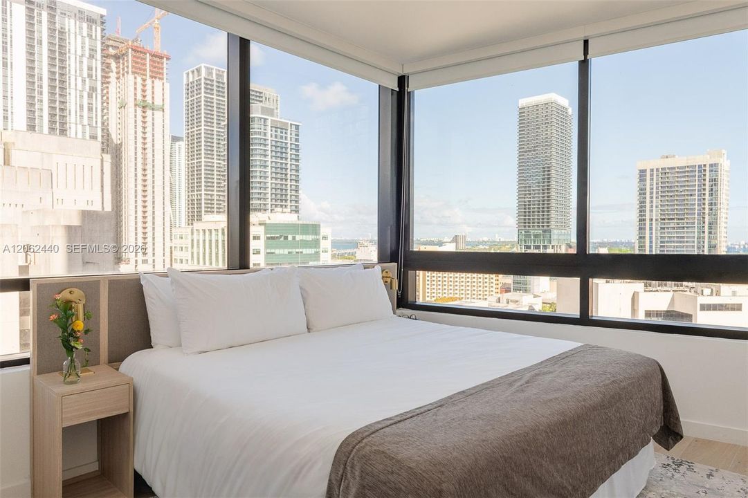 For Sale: $949,000 (2 beds, 2 baths, 696 Square Feet)