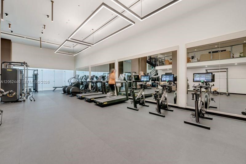 For Sale: $949,000 (2 beds, 2 baths, 696 Square Feet)