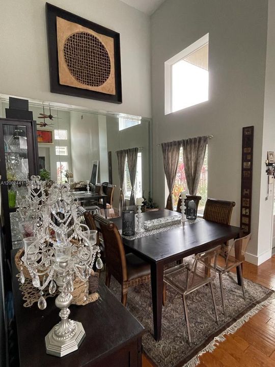 В аренду: $4,600 (3 спален, 2 ванн, 2187 Квадратных фут)