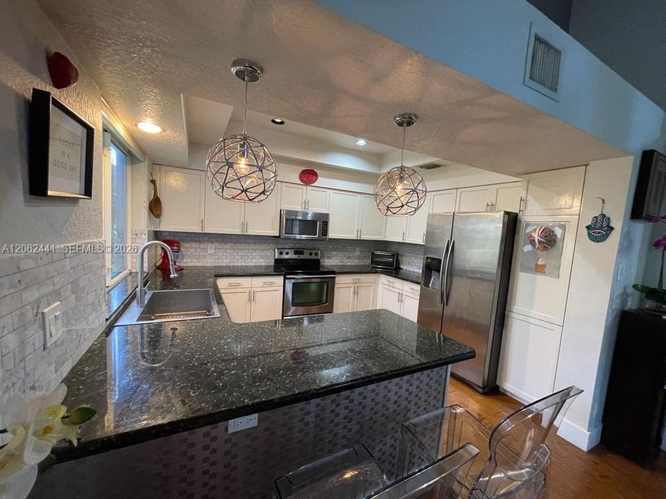 В аренду: $4,600 (3 спален, 2 ванн, 2187 Квадратных фут)