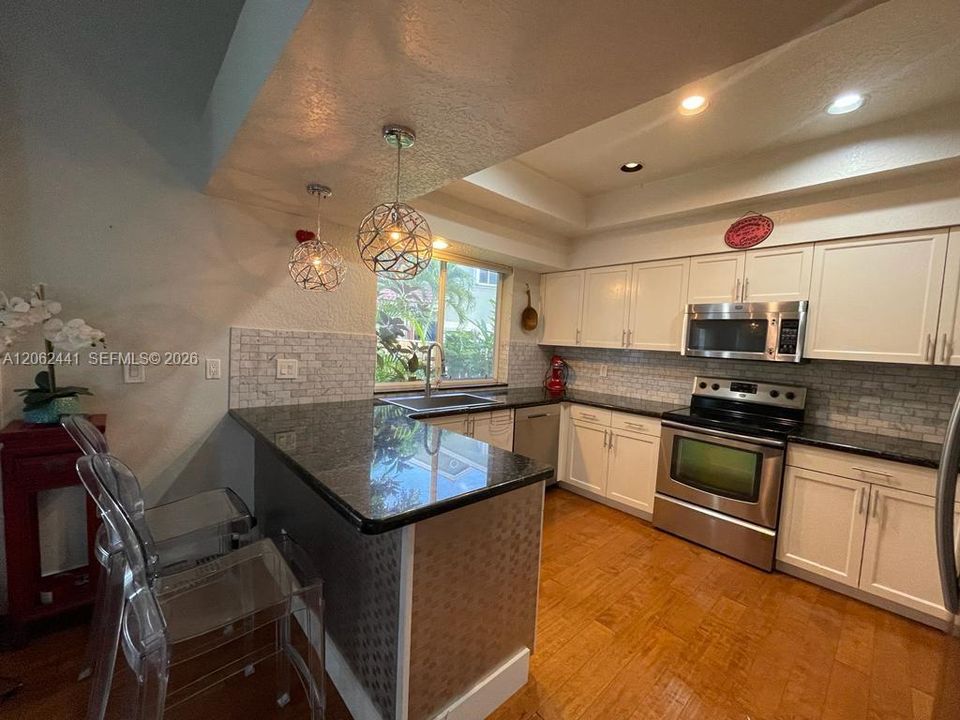 В аренду: $4,600 (3 спален, 2 ванн, 2187 Квадратных фут)
