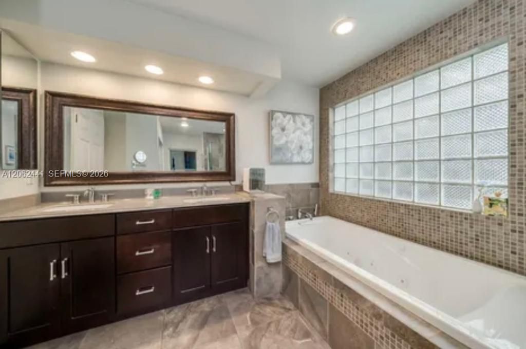 В аренду: $4,600 (3 спален, 2 ванн, 2187 Квадратных фут)