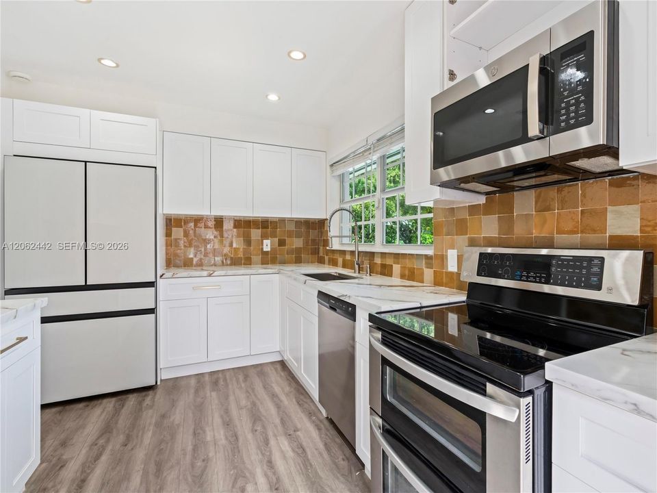 В аренду: $4,750 (2 спален, 2 ванн, 1304 Квадратных фут)
