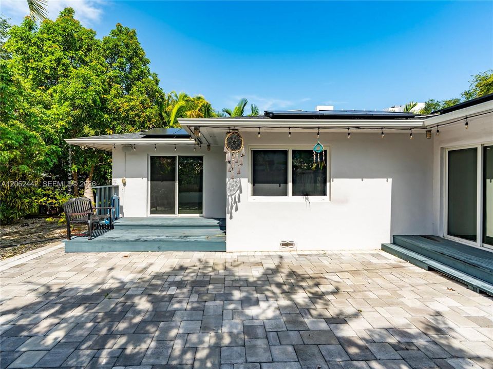 В аренду: $4,750 (2 спален, 2 ванн, 1304 Квадратных фут)