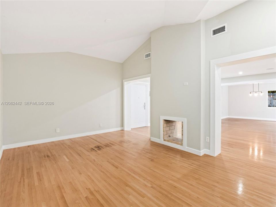 В аренду: $4,750 (2 спален, 2 ванн, 1304 Квадратных фут)