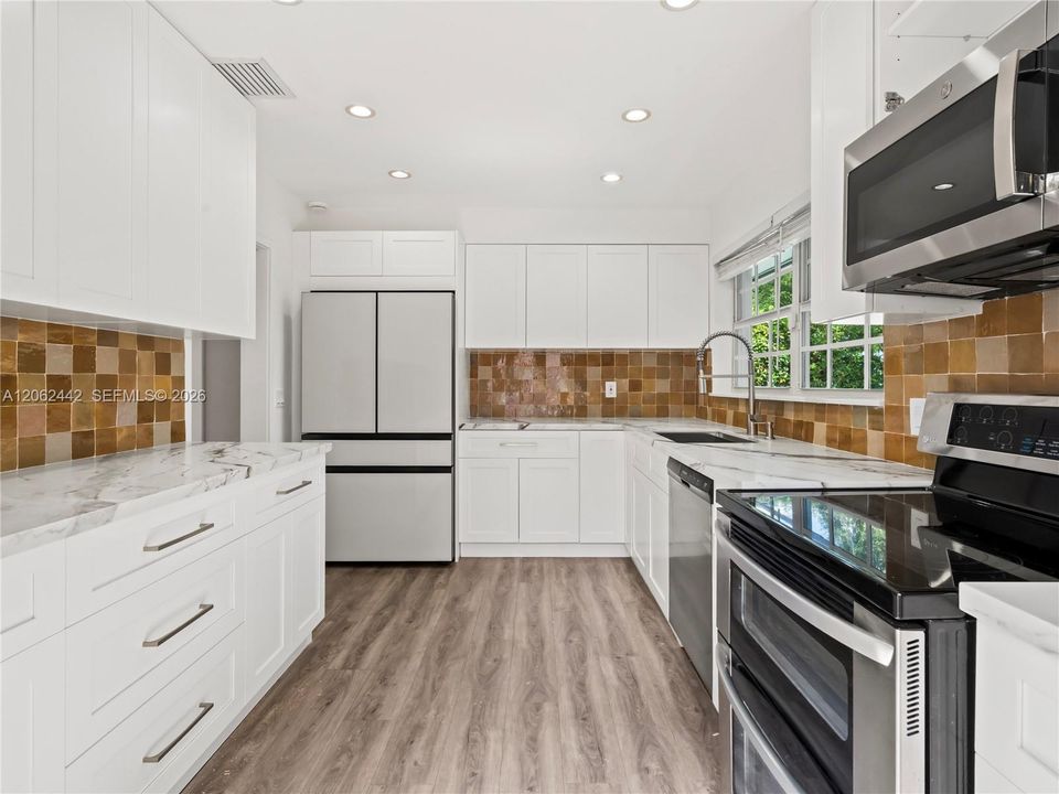 В аренду: $4,750 (2 спален, 2 ванн, 1304 Квадратных фут)