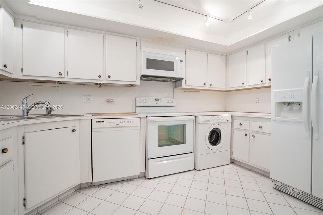 For Rent: $4,950 (3 beds, 2 baths, 1587 Square Feet)