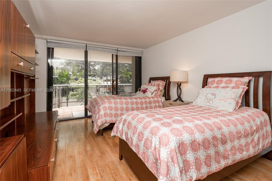 For Rent: $4,950 (3 beds, 2 baths, 1587 Square Feet)